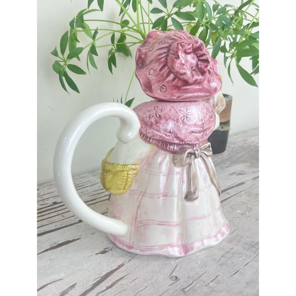 Charming Vintage Beatrix Potter Mother Goose Figurine Teapot / Japan / Cottage